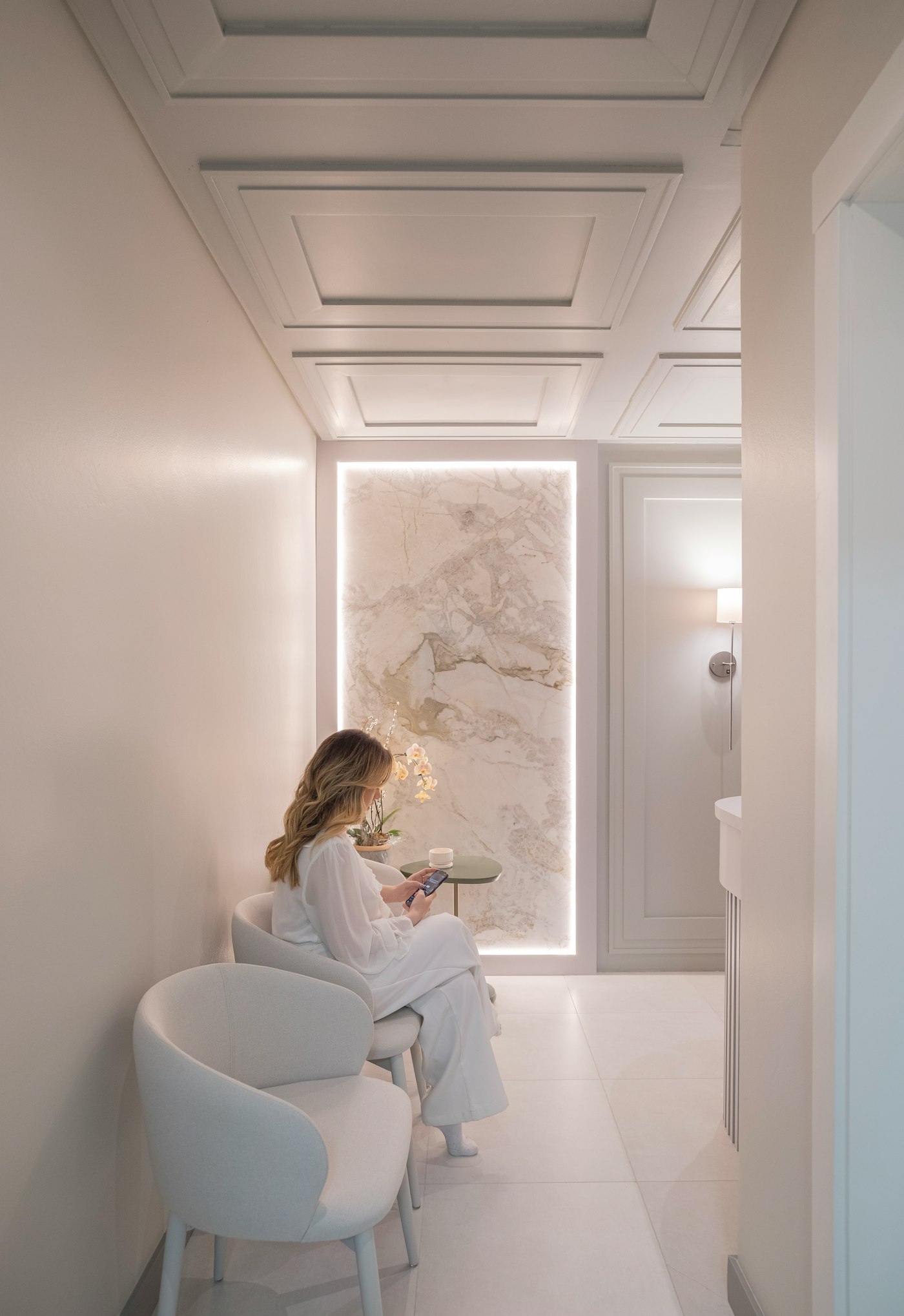 Our calm reception and waiting lounge